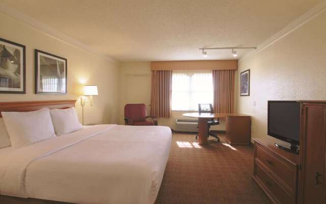 La Quinta Inn & Suites by Wyndham Coral Springs Univ Dr