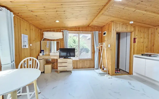 Seogwipo Baelritongnamubilriji Pension