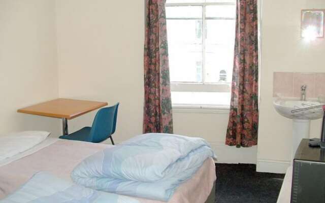 Central Hotel - Hostel