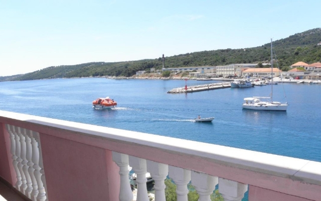 Apartment Svetka - 10m from the sea: A6 Sali, Island Dugi otok