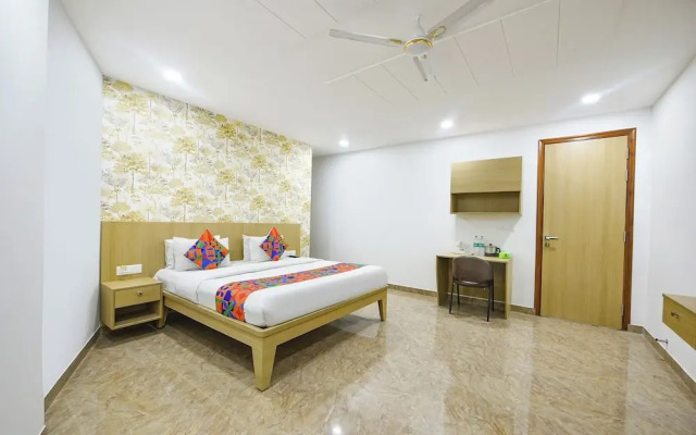 Fabhotel Luxe 8 Stayz