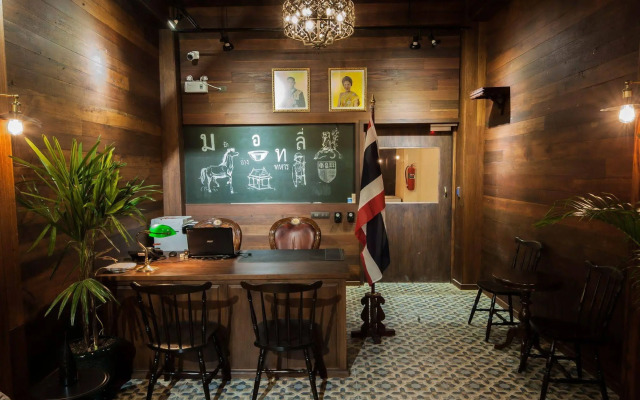 The Motley House - Hostel