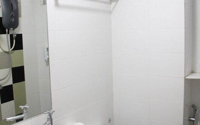 3BdR&2Bth condo Middle of Penang