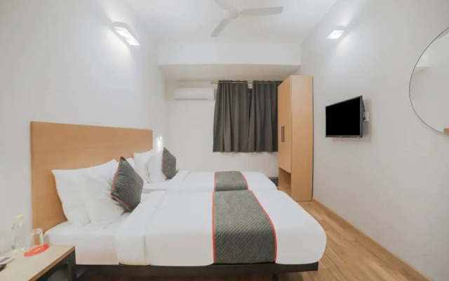 OYO Townhouse 82 Chander Nagar Janakpuri