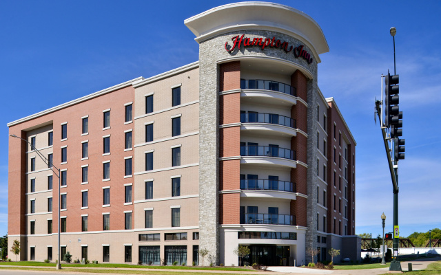 Hampton Inn Cedar Falls Downtown