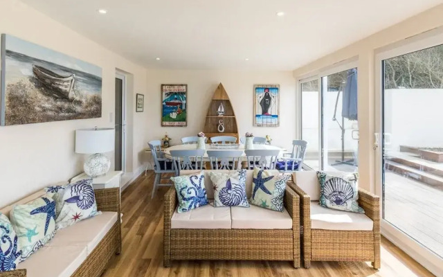 Beachside Apartment On The Beach