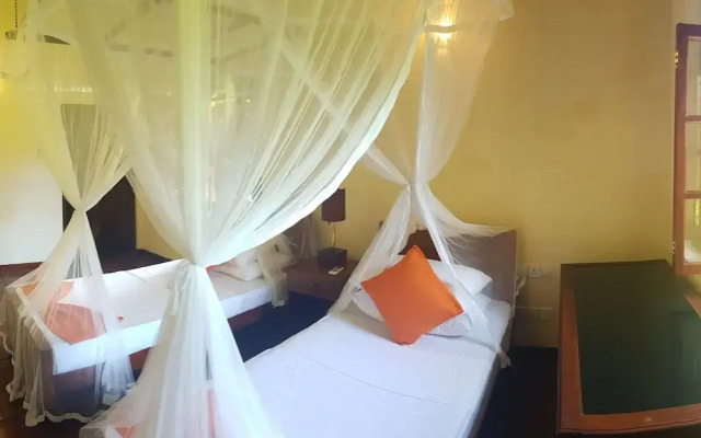 The Chalet - Whole Villa 2 Bedroom (Sleeps 4)