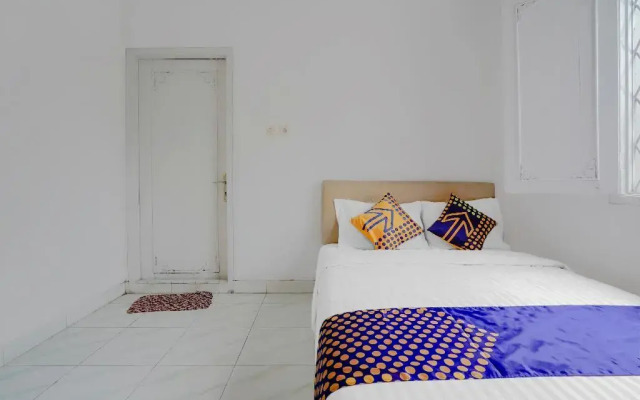 OYO 3889 D'ratna Resort