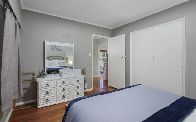 Kohi Family Home- Netflix & Gardens View