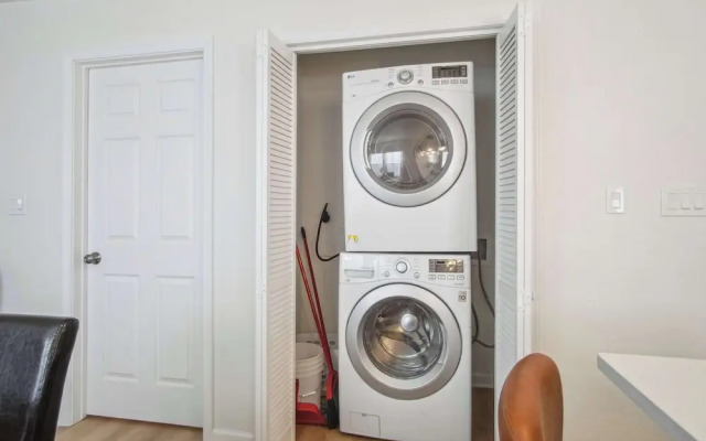 Your Amazing 3br/2ba Downtown Delight!