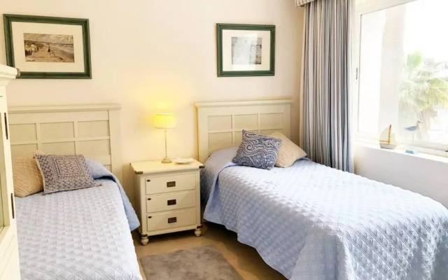 Beachside Luxury 2 bedroom apartment, Puerto Banus