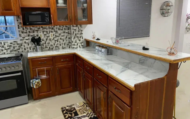 1 Bed Apartment - Sleeps 2 - Parking - Wifi