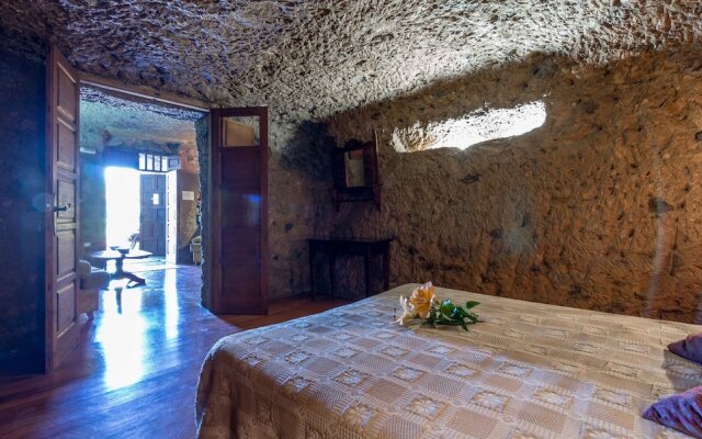 Casa Cueva Las Margaritas