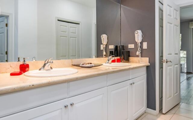 3rd-floor Space, Modern Decor, Recently Renovated, Overlooking Pool