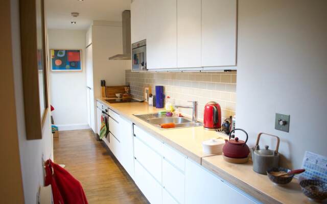 Stylish Georgian Apartment in Leith