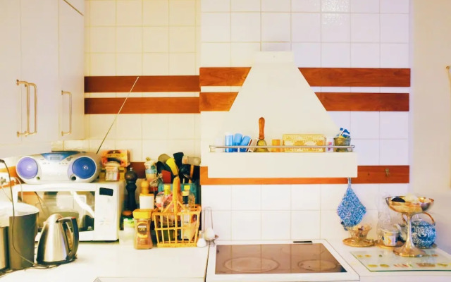 Beautiful, Artistic, Heirloom Apartment