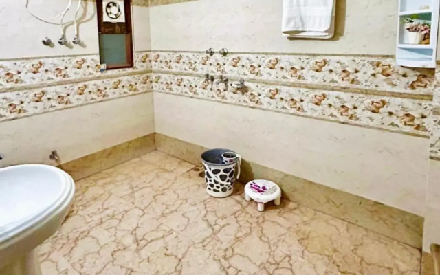 OYO 28555 Sandalee Comforts