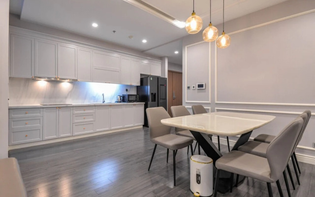 Luxury Apartment at VinHomes Metropolis