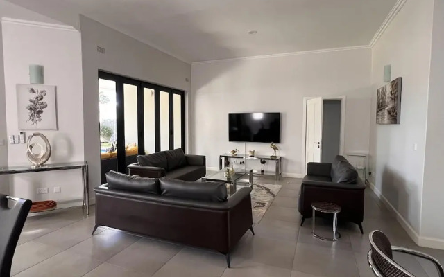 Victoria Falls Estate Villa - 2274