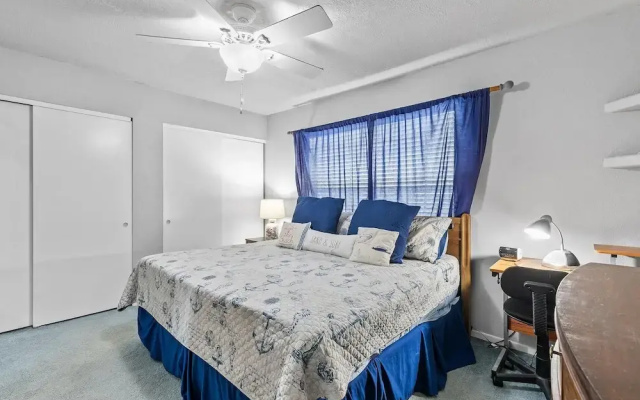 Colony Beach Club 209
