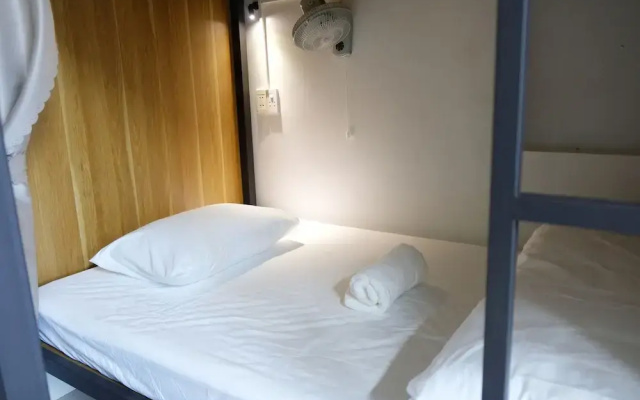 RAW Hostel - Tour & Motorbikes Rental
