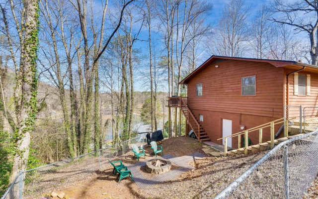 Pet-friendly Hiawassee Cabin w/ Lake Views & Sauna