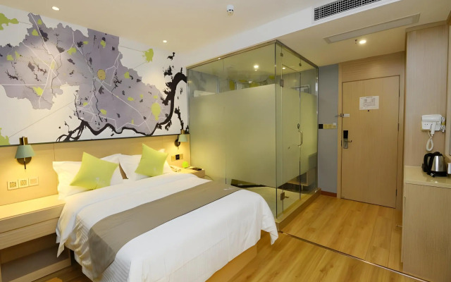 Vatica Huanggang Luotian County City Square Hotel