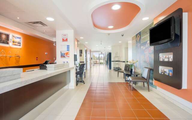 Motel 6 Kingston, ON