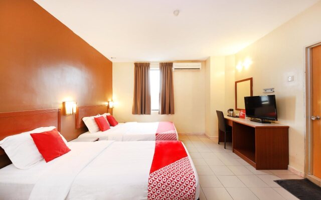 Super OYO 447 Comfort Hotel Meru
