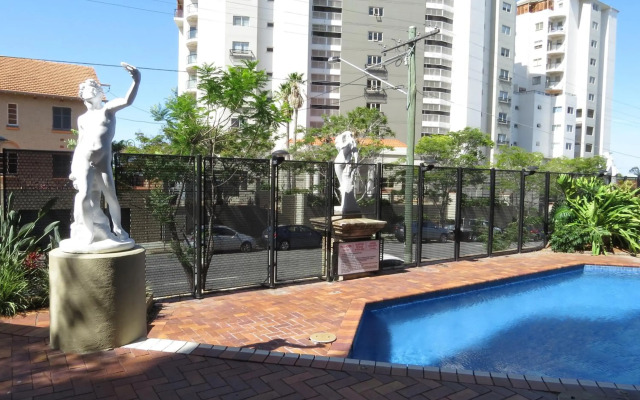 Central Hillcrest Apartment Hotel