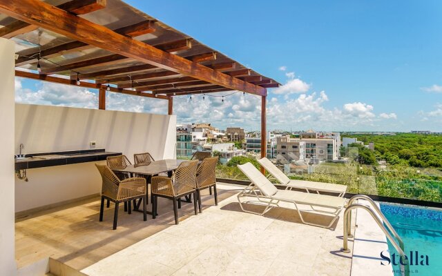 Grand Oceanview Condo with Rooftop Pools