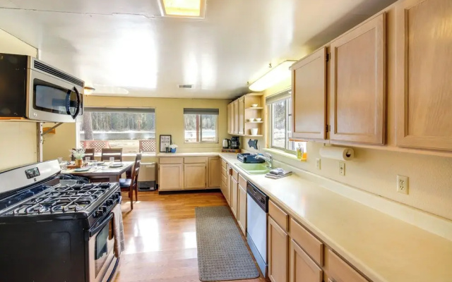 Hike, Bike & Boat: Cabin w/ Dock on Seeley Lake!