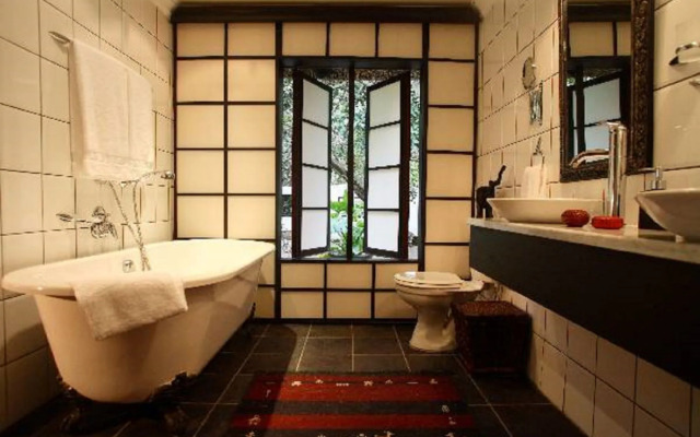 Moontide Guest Lodge