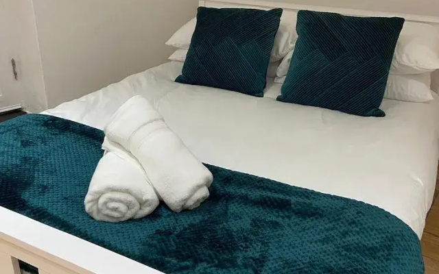 Modern 1 Bed Apartment