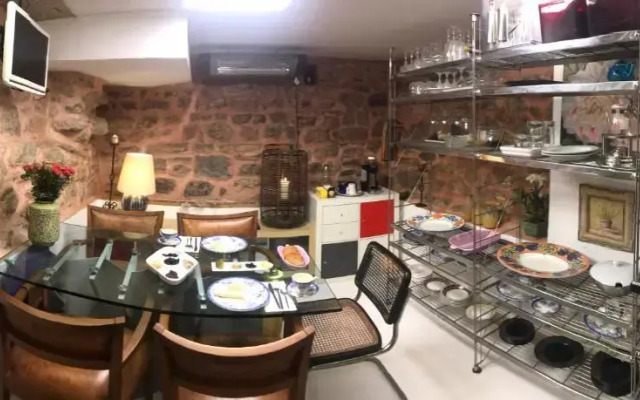 No 1 House By Valence