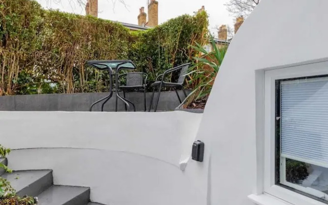 Sleek & Well-connected Studio Flat Archway!