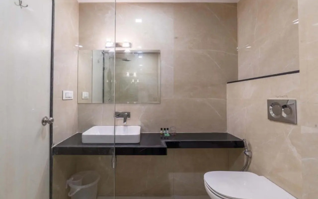 Hotel Aarunya Royale