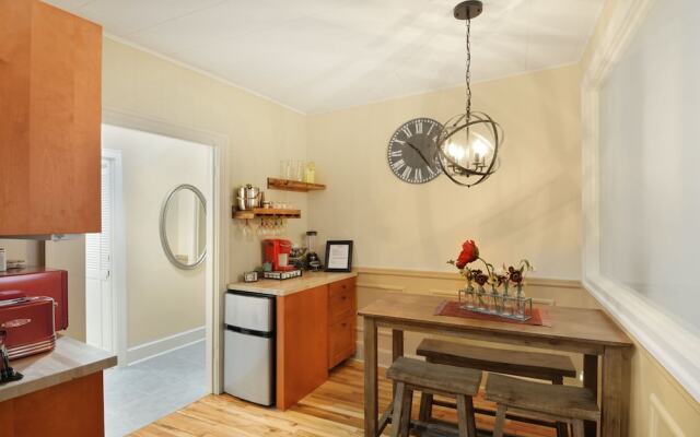 Downtown Galena Spacious Apartment 2 Bedroom Apts