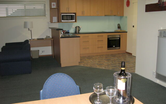 Barclay Motor Inn