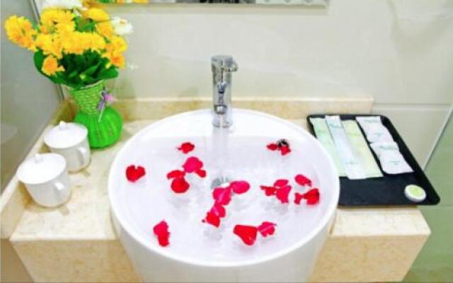 Qingpishu Hotel （Guilin West City Road,Walking street ）
