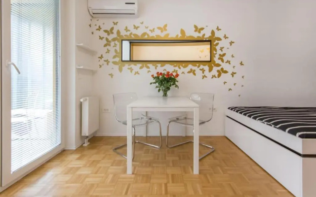 Gorgeous central flat with garage