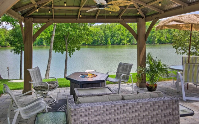 'paradise Lakehouse' in Hickory w/ Dock & Views!