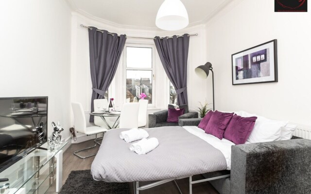 One Bedroom Apartment by Klass Living Serviced Accommodation Rutherglen - Crossroads Apartment With WiFi and Parking