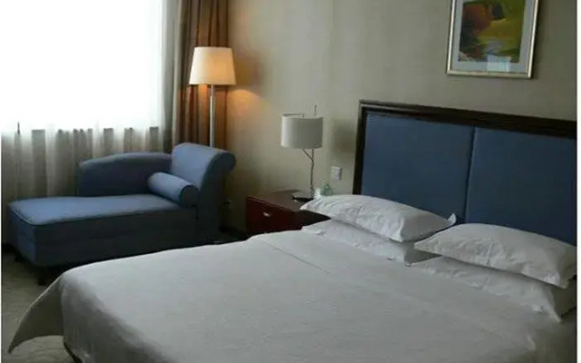 New Land Hotel