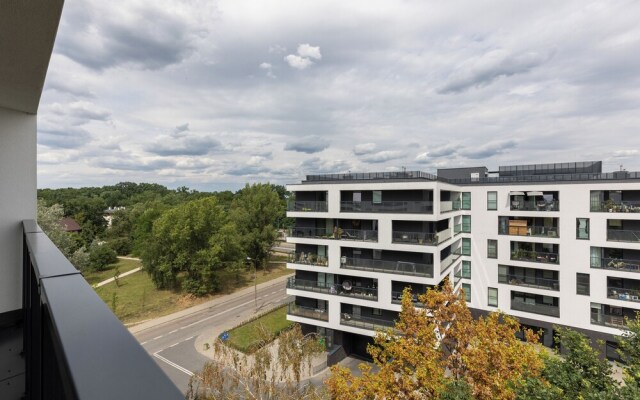 Stylish Apartment With AC by Renters