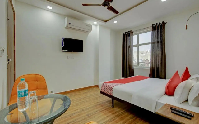 Oyo Flagship 703579 Santosh Residency