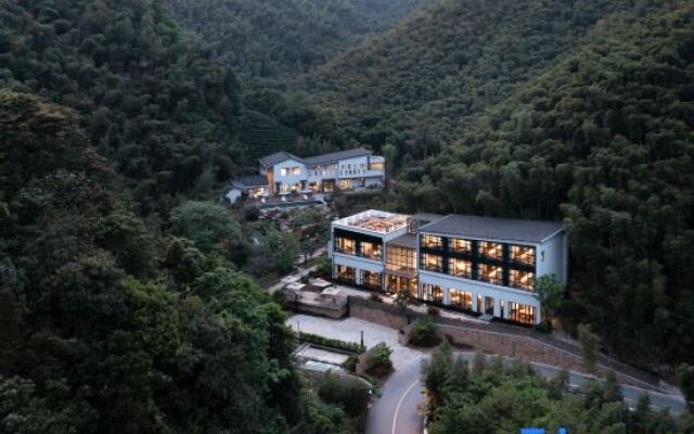 Wuta Xinshe (Jingshan Temple Branch)