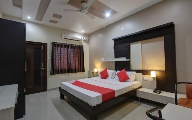OYO 36620 Hotel Pleasant Stays