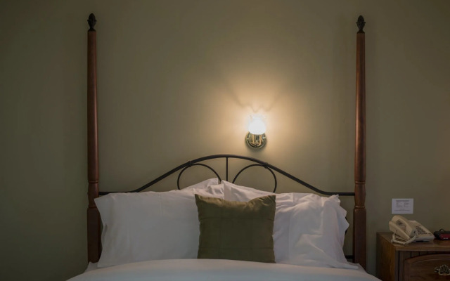 Sugarcreek Village Inn