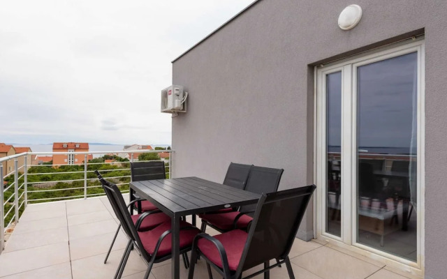 Charming Apartment in Novalja near Zrče Beach